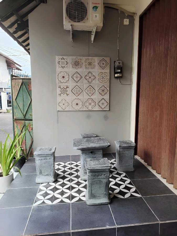 De Patuk Homestay Джокьякарта Экстерьер фото